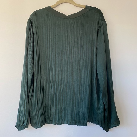 Vince Womens Juniper Crushed Satin V-Neck Long Sleeves Blouse SZ L $325 Green - Picture 9 of 10